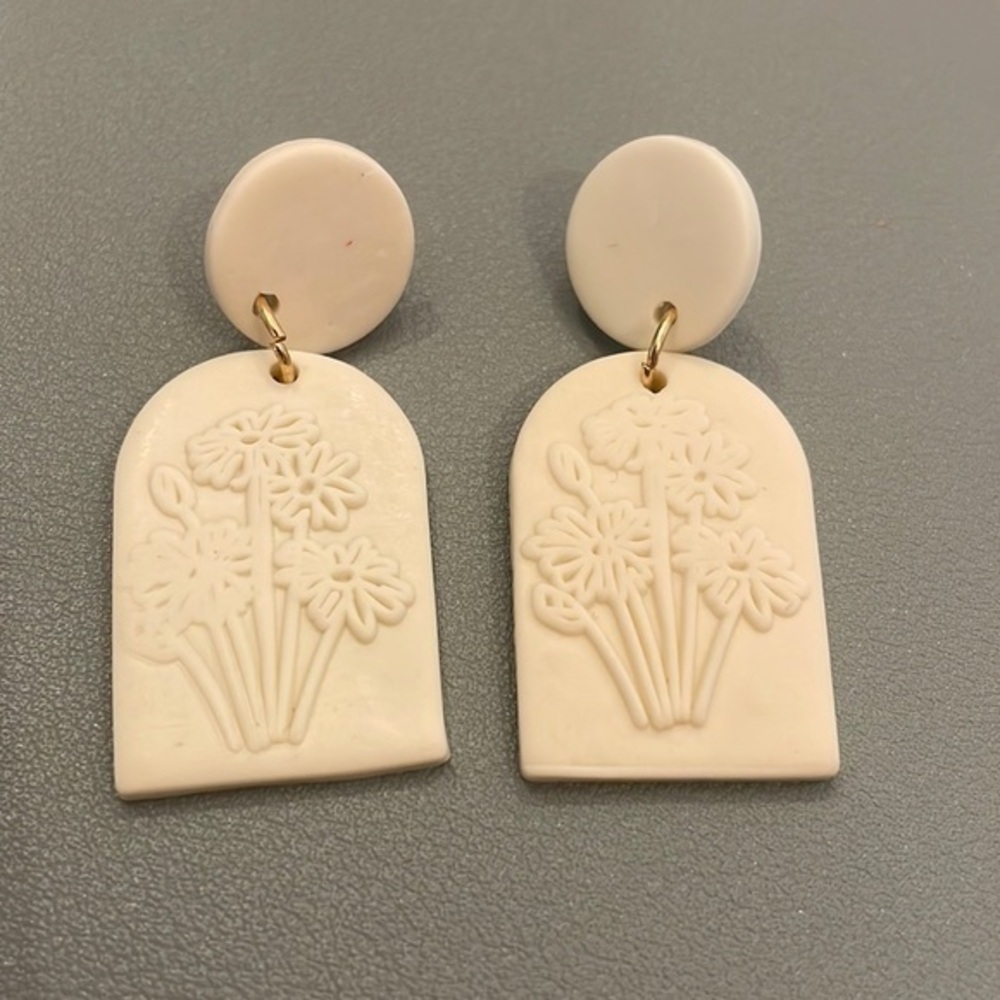 Cream flower dangle earrings